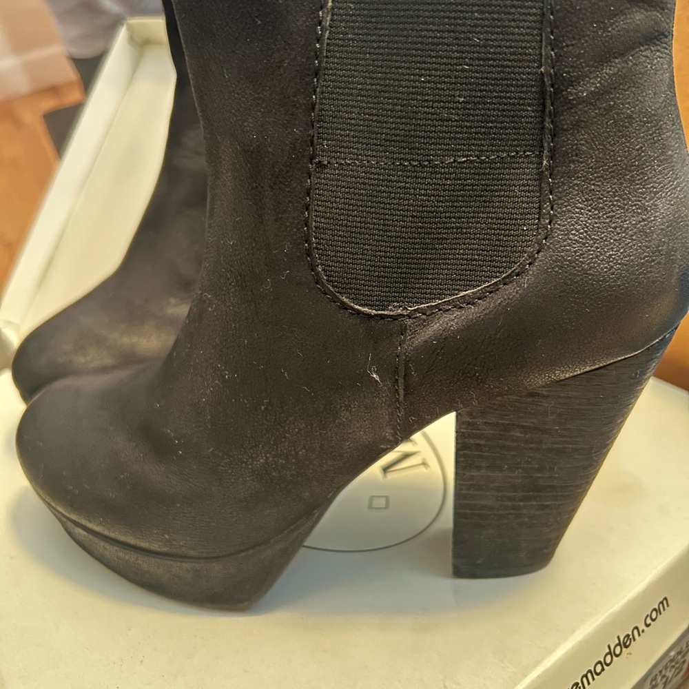Women's Madden Ryddlle Black Ankle Boots - Rare Black Nubuck 9.5